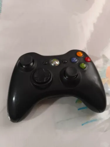 Controle Xbox360 seminovo carregador incluso