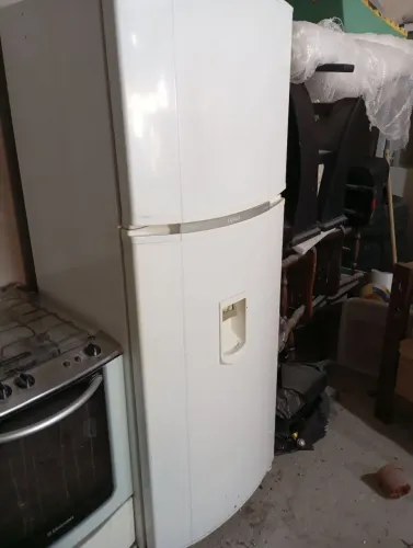 Geladeira duplex em ótimo estado de conservação,comprei uma nova preciso desocupar espaço