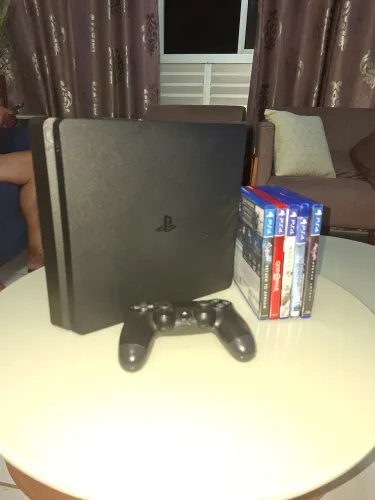 PS4 Slim 1TB + Jogos mídia física