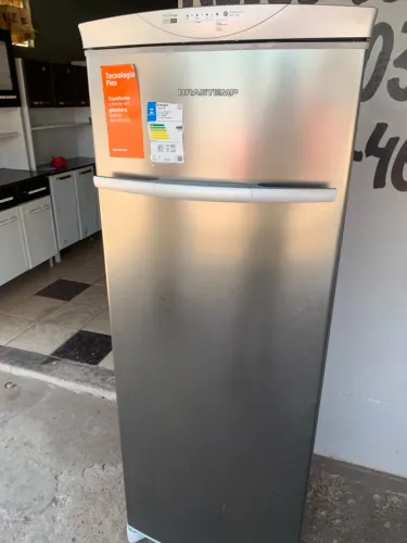 Vendo esse freezer vertical inox frost free semi novo