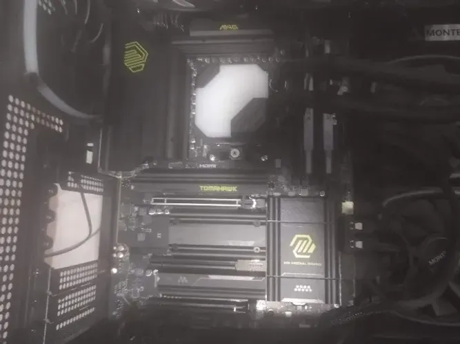 Kit processador Ryzen 9 9950X3D + MSI Mag X870