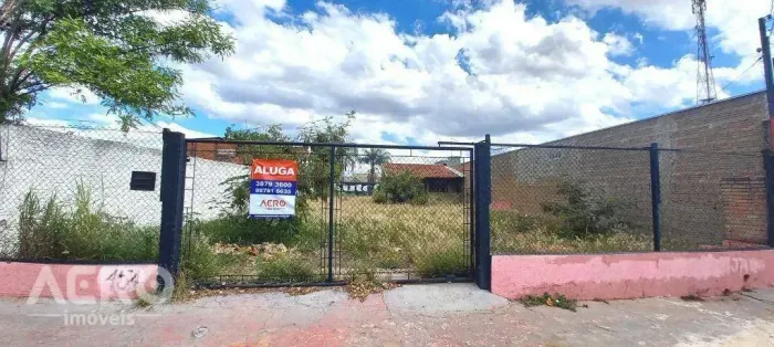 Ponto comercial com boa localização, de facil acesso, ótimo para estaciomaneto de carros