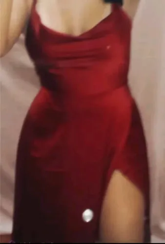 Vestido Slip Dress Vermelho com Fenda - Perfeito para Formaturas e Casamentos