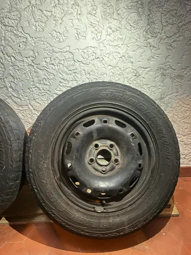 Par de rodas de ferro aro 14 com pneus original Volkswagen