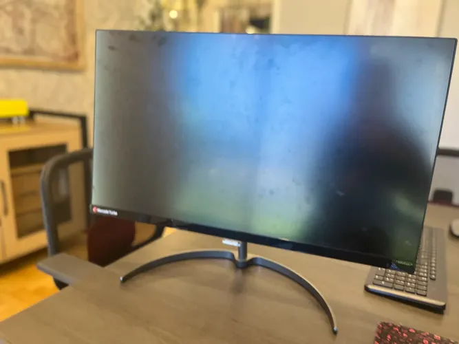 Monitor LCD 27? 4k Philips modelo 276E8V