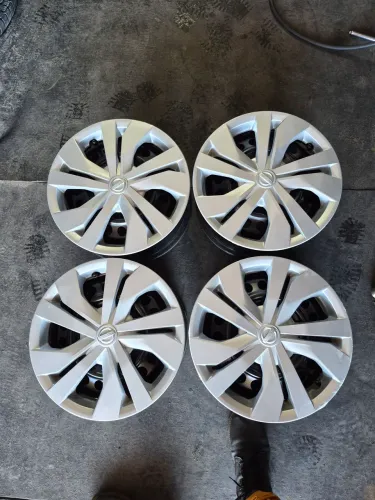 Rodas de ferro 15 furação 4×100 + calotas originais da Nissan (800 em 3× no ct