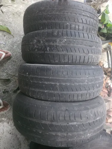 Vendo jogo de pneus aro 15 Pirelli 