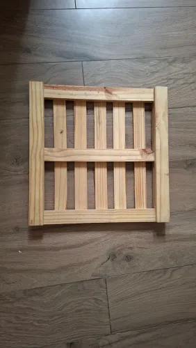 8 pallets 50cm X 50cm X 5cm