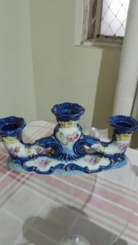 Candelabro antigo de porcelana