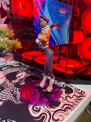 Yoruichi mega House action figure 