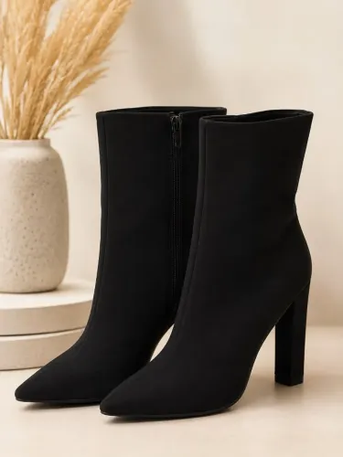 BOTA PRETA FEMININA - ELEGÂNCIA E CONFORTO