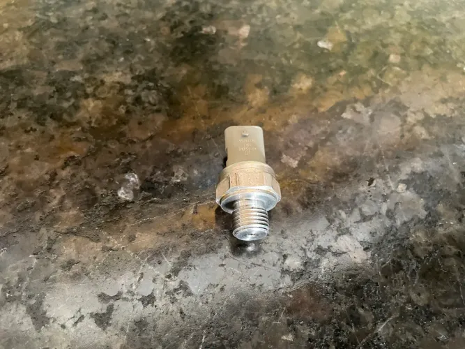 Válvula de óleo motor Fiat fastback t270  55283219