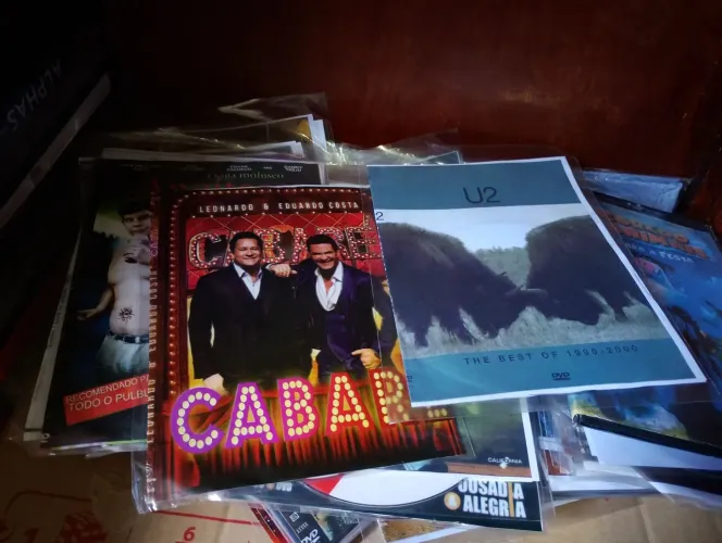 Lote dvds e cds filmes músicas desenhos