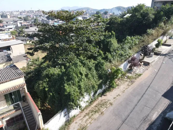 Duque de Caxias/Centro-Terreno 2400 m2 no melhor ponto da cidade. Aceito permuta. Com RGI
