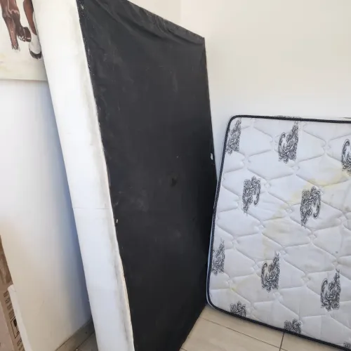Colchão ortobom, de brinde leva o suporte