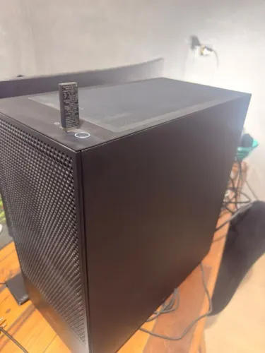 PC GAMER Ryzen 7 9800X3D + RTX 5060 Ti 16GB + 32GB DDR5