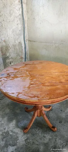 Mesa de demolição sem cadeiras