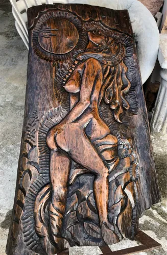 Escultura em madeira