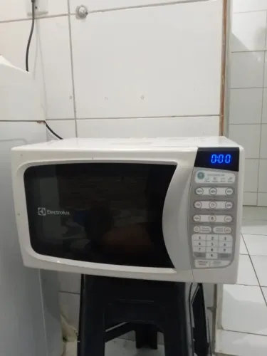Micro-ondas Electrolux MTD30 de 20 Litros