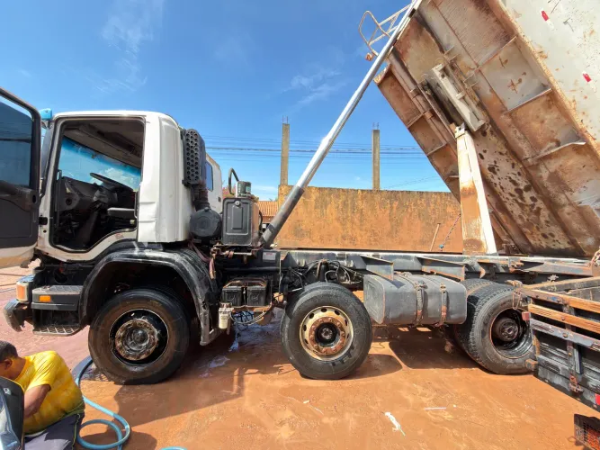 SCANIA 8x4 CAÇAMBA 20m3