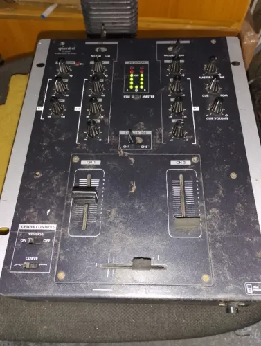 mixer gemini pro 4 canais com 2 phono, bivolt sem defeito