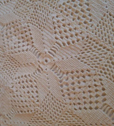 Colcha de crochê para cama de casal belíssima. Medidas: 2,70m x 2,50m