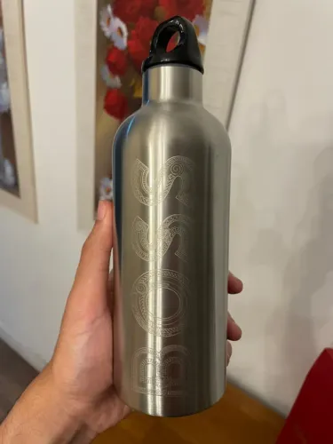 Garrafa Térmica BOSS Original em Aço Inox + Suporte/Alça + Caixa
