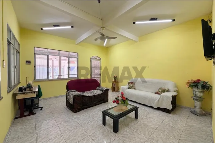 Casa Triplex no Betânia: Espaço e Conforto