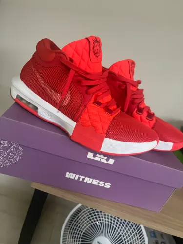 Tênis Nike Lebron