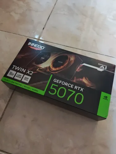 Placa de vídeo RTX 5070 Inno3D Nova Lacrada