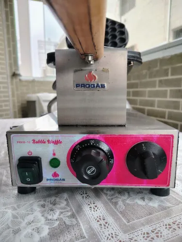 Máquina Waffle Progás 220v semi-nova