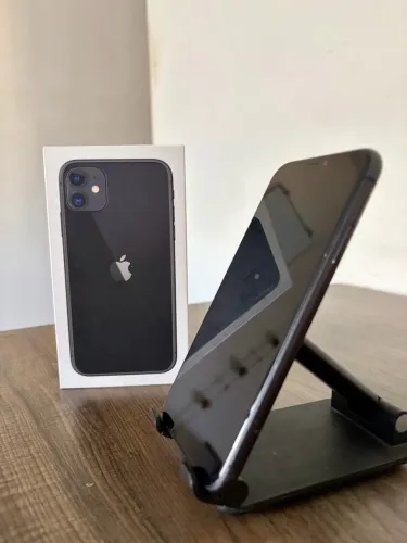iPhone 11 128GB preto em ótimo estado