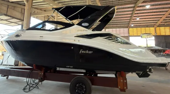 Lancha Focker 272 GTC Black Edition 2026 34 horas com Mercruiser 350HP Bravo 3 DTS