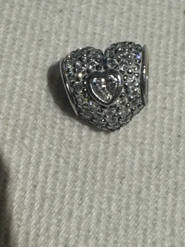 Pingente coração Pandora com pedras 