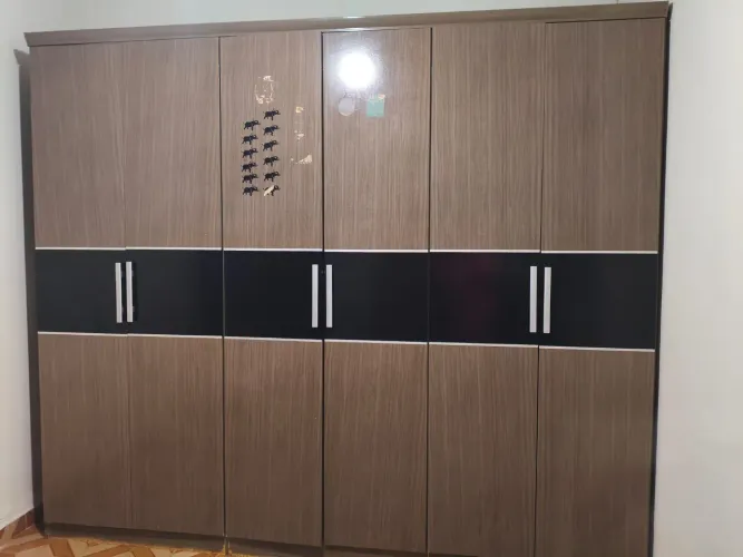 Vende-se guarda roupa 6 portas