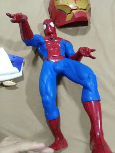 Brinquedo homem aranha grande