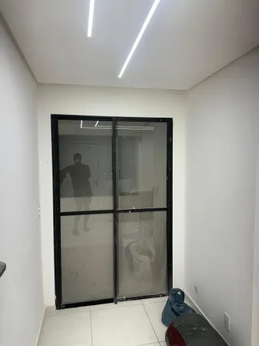 Porta de esquadria de alumínio c/ vidro