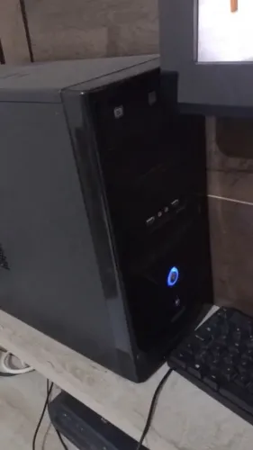 Vendo CPU com 8gb de memória e processador I3