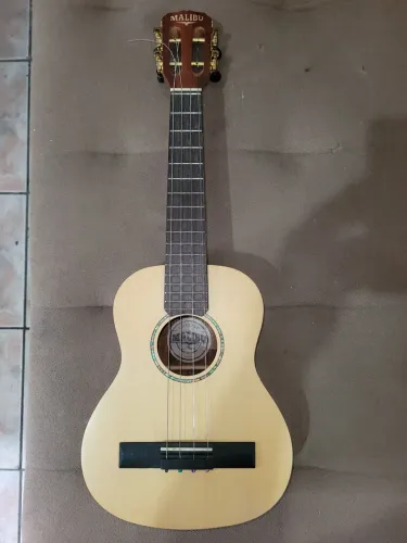 Estou vendo cavaquinho com capa