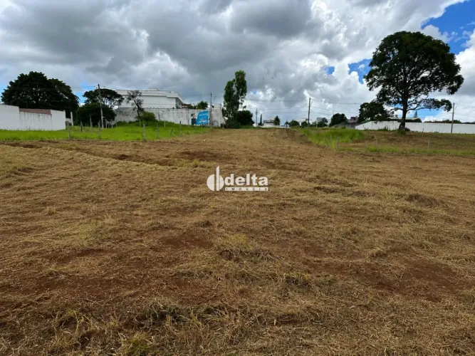 Terreno disponível para venda no bairro Jardim Inconfidência em Uberlândia-MG