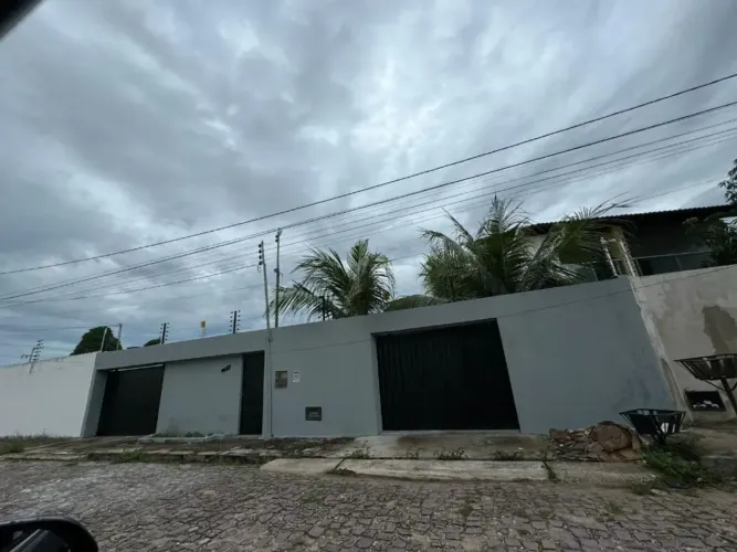 Imóvel para aluguel e venda possui 200 metros quadrados com 3 quartos em Ininga - Teresina