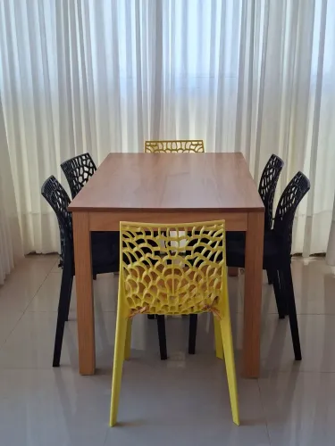 Mesa sem cadeiras R$ 800,00. 1,30 x 0,80