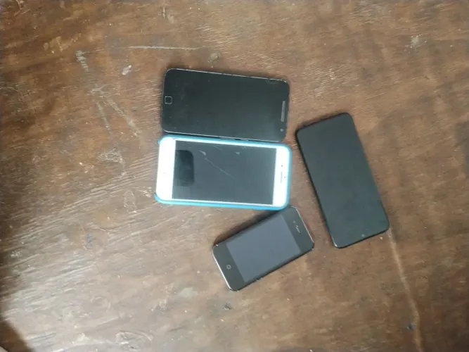 Olá, bom dia. Tenho 4 celulares para vender para peças. Interessados?