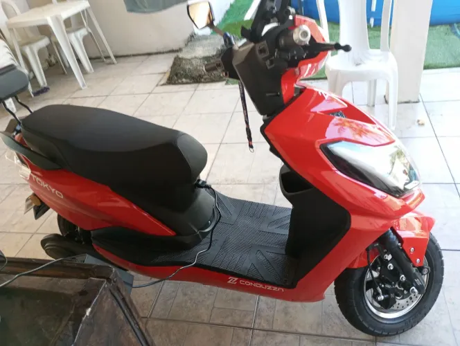 Moto elétrica conduzzan
