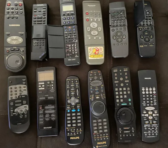 Controles de Vídeo cassetete VCR K7 *R$ 130,00 cada controle*