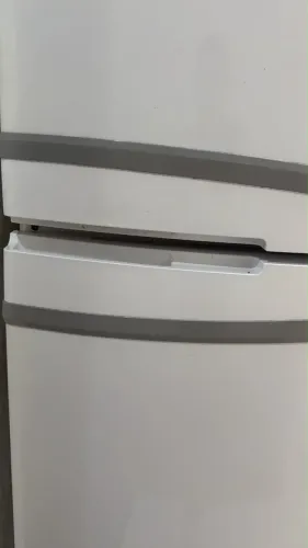 GELADEIRA A VENDA