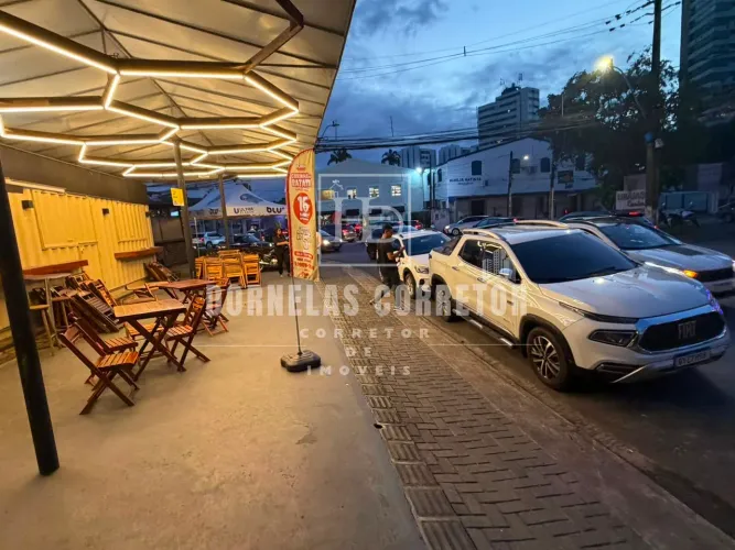 Ponto Comercial em Casa Forte Recife | Esquina, Área Externa, Grande Circulação.