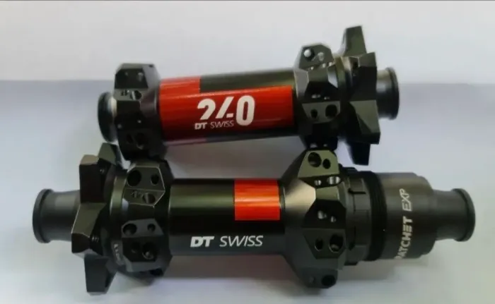 Par de Cubos DT Swiss 240 (Originais) com caixa e manual