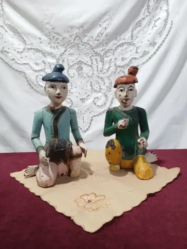 Antigas Estatuetas De Madeira Casal De Musicos Orientais