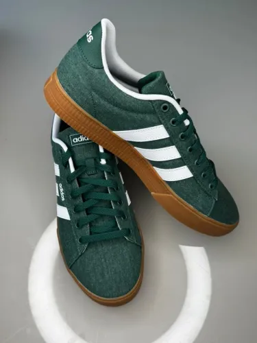 Tênis adidas